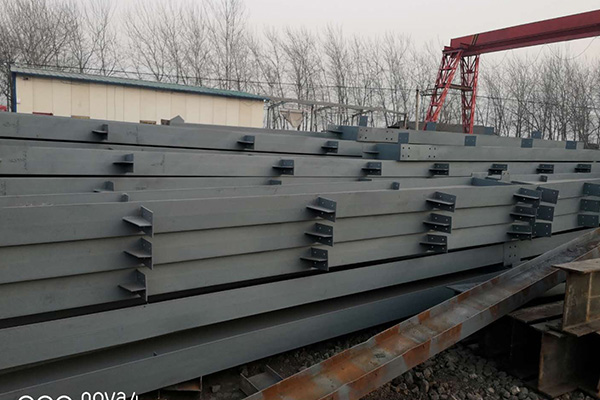 出售26米屋面梁11架，大頭600小頭400*200